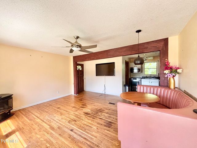 623 Cemetery Ridge Road, Damascus, VA 24236