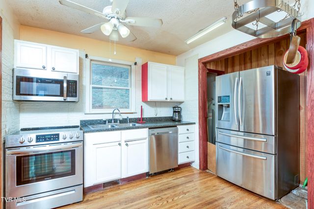 623 Cemetery Ridge Road, Damascus, VA 24236