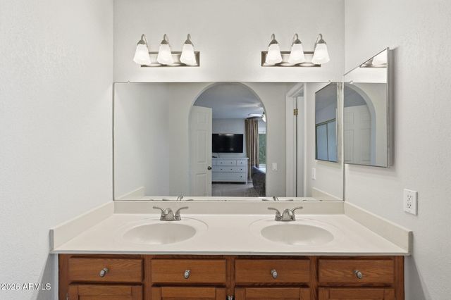 4827 W COMMONWEALTH Place, Chandler, AZ 85226