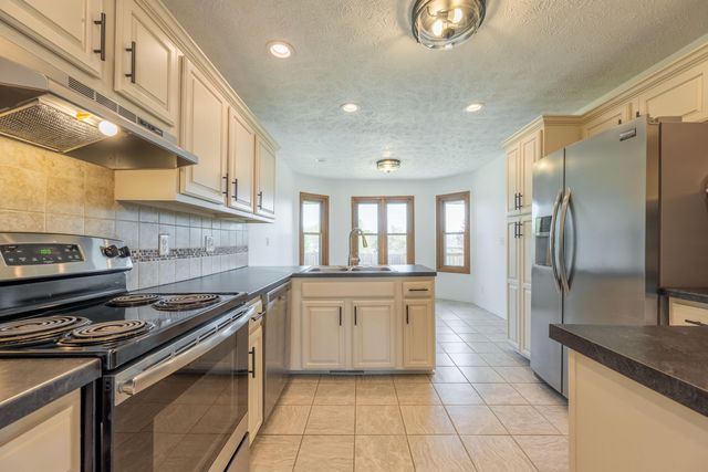 2600 S 14th Avenue, Ozark, MO 65721