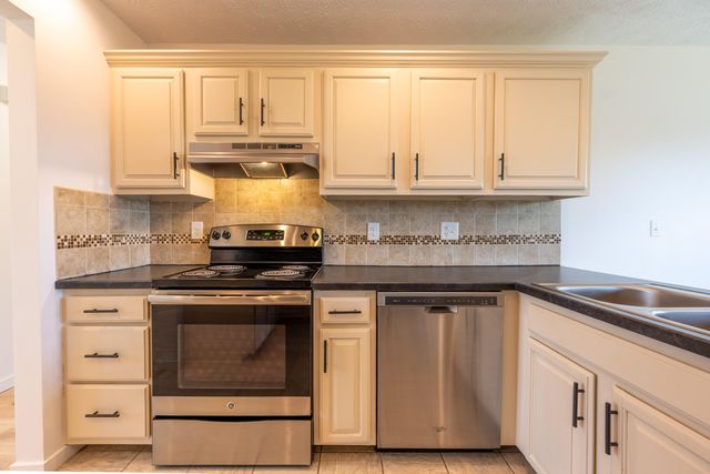 2600 S 14th Avenue, Ozark, MO 65721