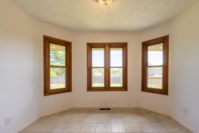 2600 S 14th Avenue, Ozark, MO 65721