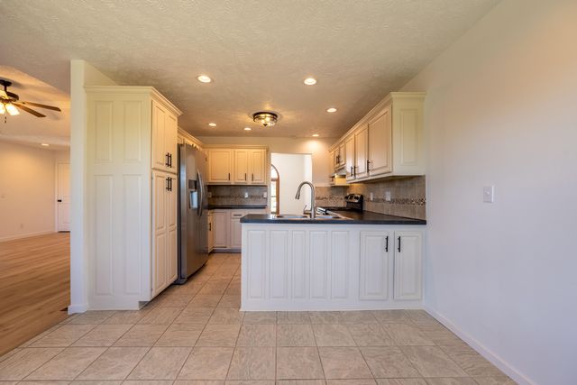 2600 S 14th Avenue, Ozark, MO 65721