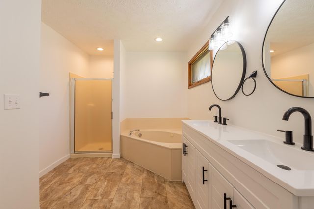 2600 S 14th Avenue, Ozark, MO 65721