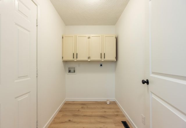 2600 S 14th Avenue, Ozark, MO 65721