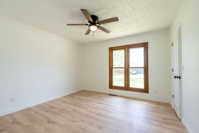 2600 S 14th Avenue, Ozark, MO 65721