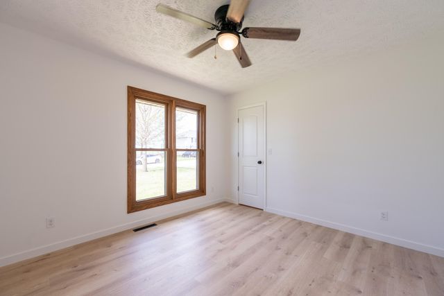 2600 S 14th Avenue, Ozark, MO 65721