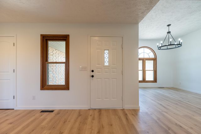 2600 S 14th Avenue, Ozark, MO 65721