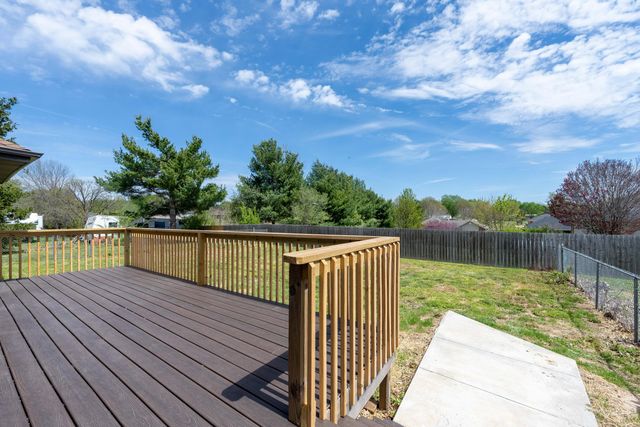 2600 S 14th Avenue, Ozark, MO 65721