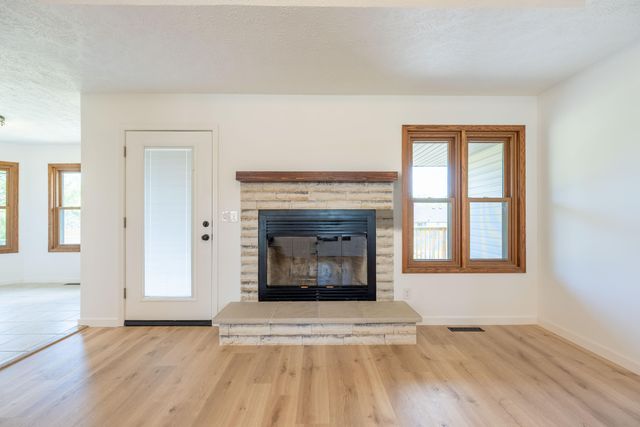 2600 S 14th Avenue, Ozark, MO 65721