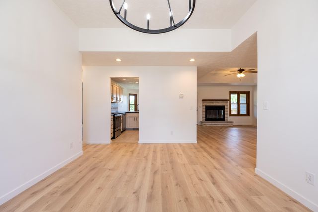 2600 S 14th Avenue, Ozark, MO 65721