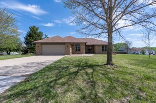 2600 S 14th Avenue, Ozark, MO 65721