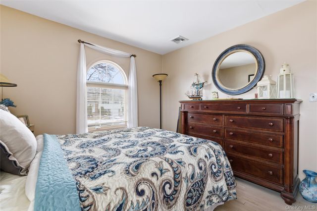 138 Washington Street, Farmingdale, NY 11735