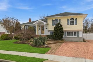 138 Washington Street, Farmingdale, NY 11735