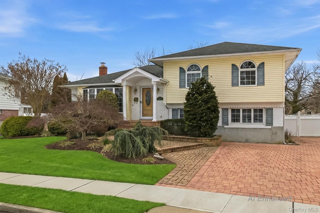 138 Washington Street, Farmingdale, NY 11735