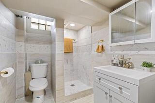 6234 N 105th STREET, Milwaukee, WI 53225