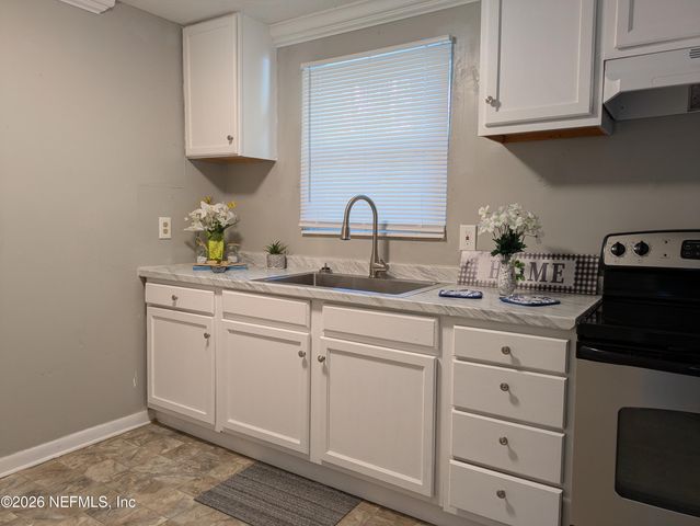 6978 ROBERT F KENNEDY Circle, Jacksonville, FL 32209