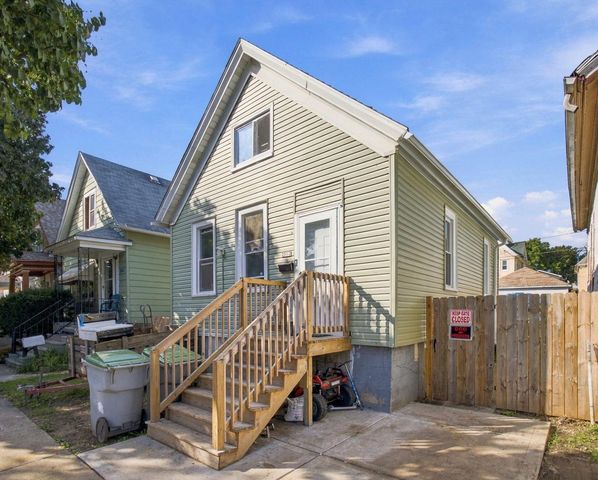 2512 W Rogers STREET, Milwaukee, WI 53204