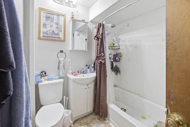 2512 W Rogers STREET, Milwaukee, WI 53204