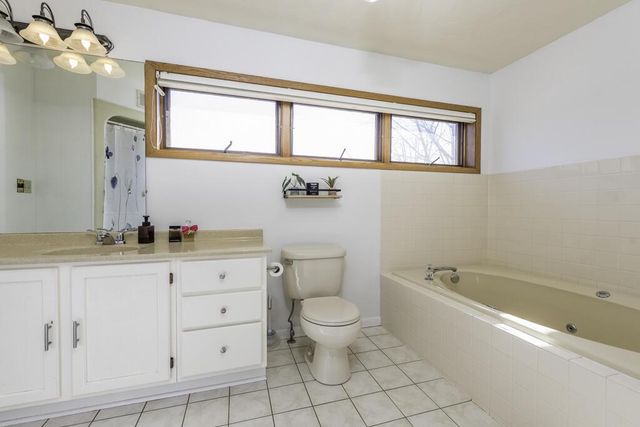 5800 82nd PLACE, Kenosha, WI 53142