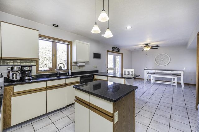 5800 82nd PLACE, Kenosha, WI 53142