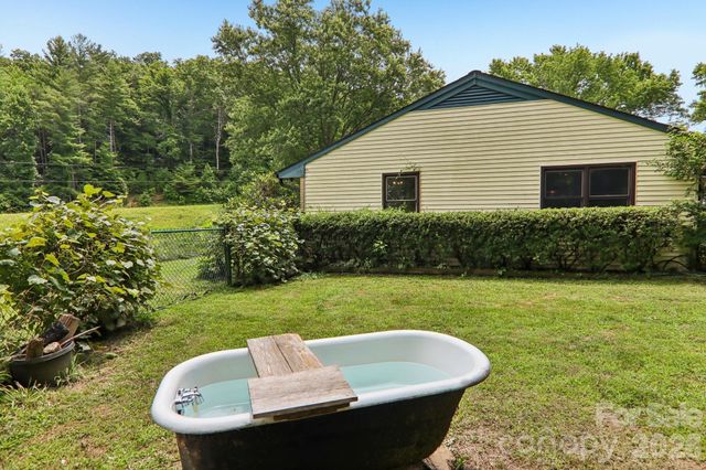 164 Pegg Road, Marshall, NC 28753