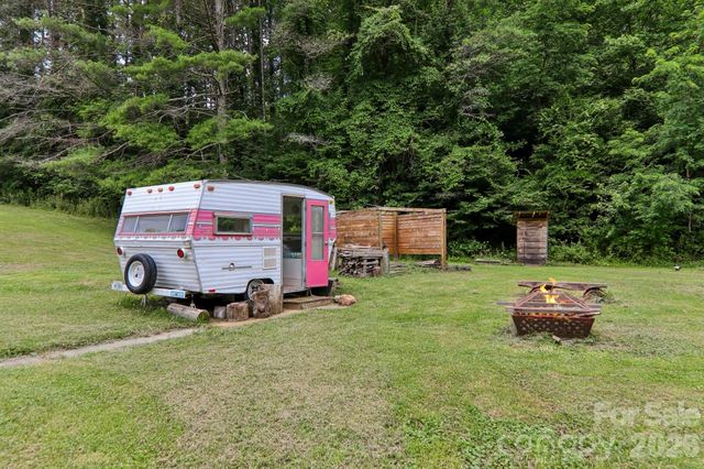 164 Pegg Road, Marshall, NC 28753