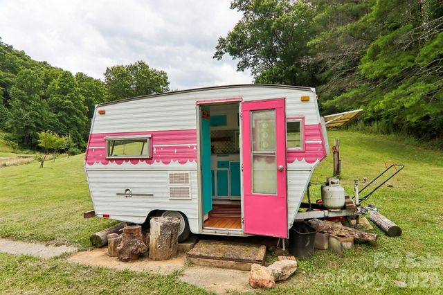 164 Pegg Road, Marshall, NC 28753