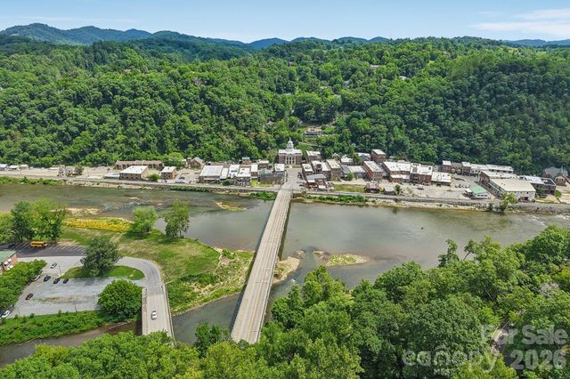 164 Pegg Road, Marshall, NC 28753
