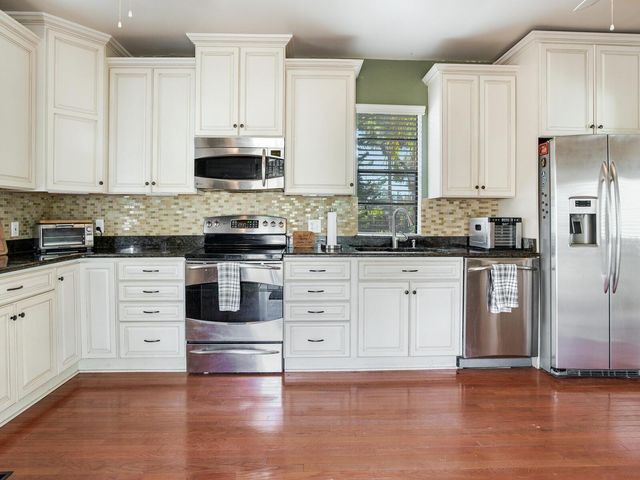 210 N GROSSE AVENUE, Tarpon Springs, FL 34689