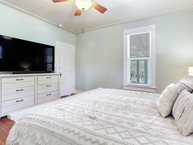 210 N GROSSE AVENUE, Tarpon Springs, FL 34689