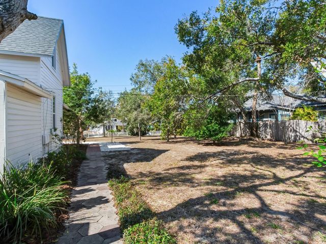 210 N GROSSE AVENUE, Tarpon Springs, FL 34689