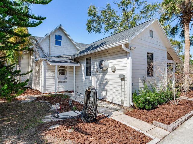 210 N GROSSE AVENUE, Tarpon Springs, FL 34689