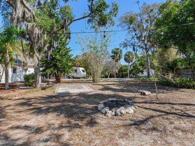 210 N GROSSE AVENUE, Tarpon Springs, FL 34689