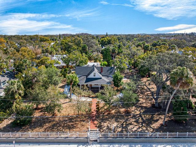 210 N GROSSE AVENUE, Tarpon Springs, FL 34689