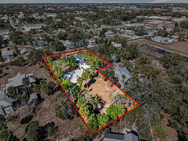 210 N GROSSE AVENUE, Tarpon Springs, FL 34689