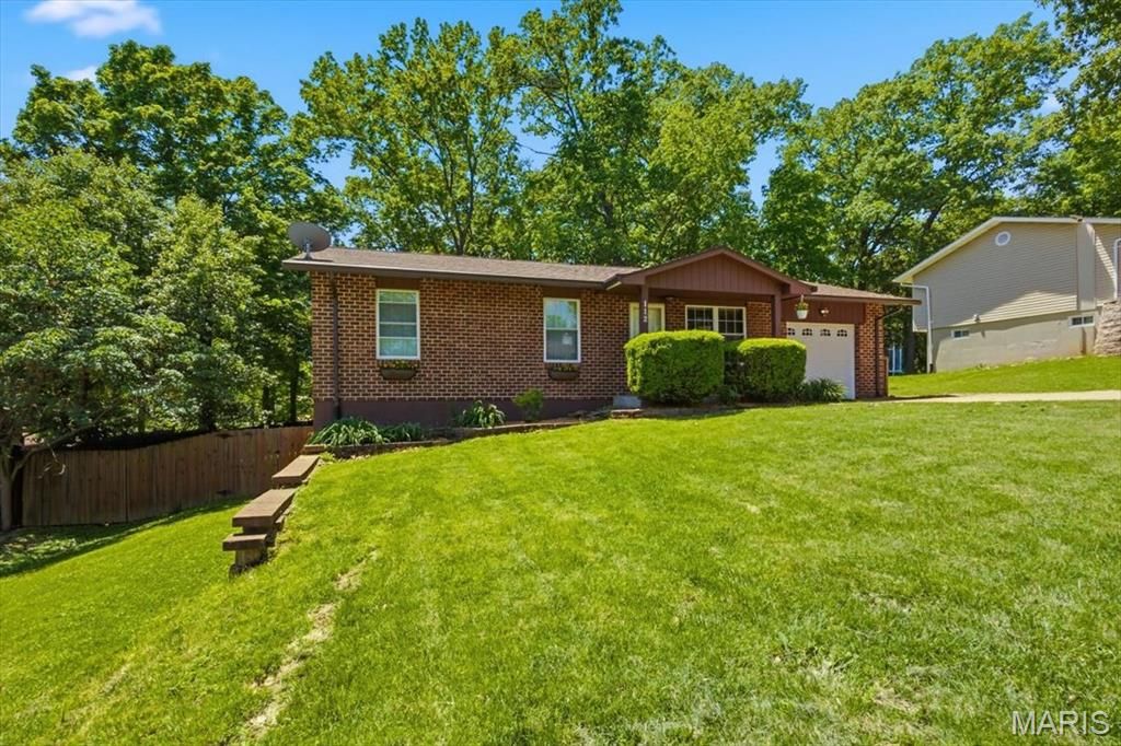 Image 2 of property listing at 112 Willow Drive, Eureka, MO 63025