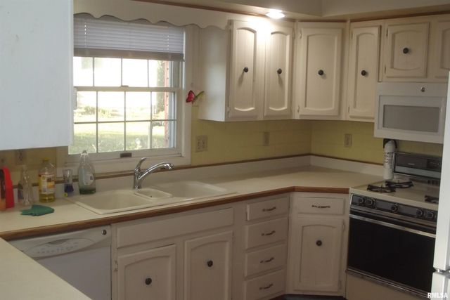 856 OXFORD Drive, Chatham, IL 62629