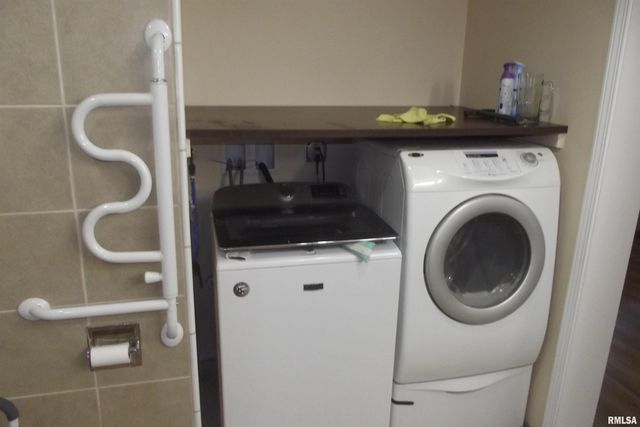 856 OXFORD Drive, Chatham, IL 62629