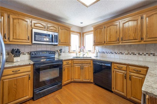 648 SE Ashton Drive, Lee's Summit, MO 64063