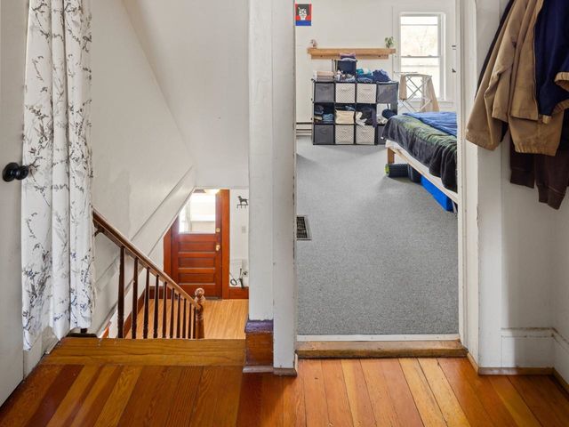 39 Grove Street, Burlington, VT 05401