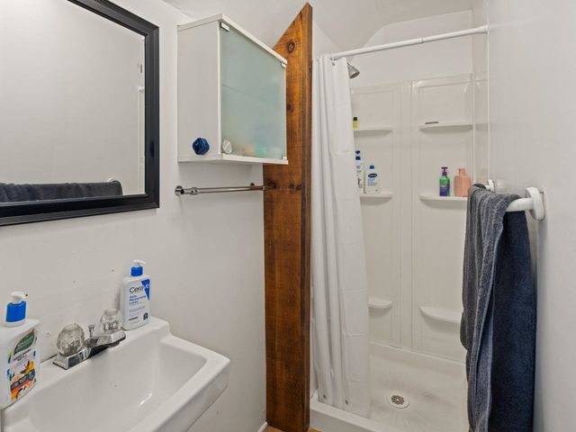 39 Grove Street, Burlington, VT 05401