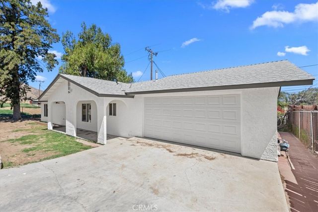 18344 7th, Bloomington, CA 92316