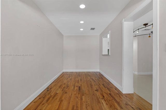 1834 NE 34th St, Oakland Park, FL 33306