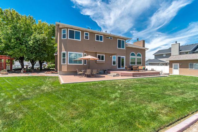 10143 S MEMORIAL DR, South Jordan, UT 84095
