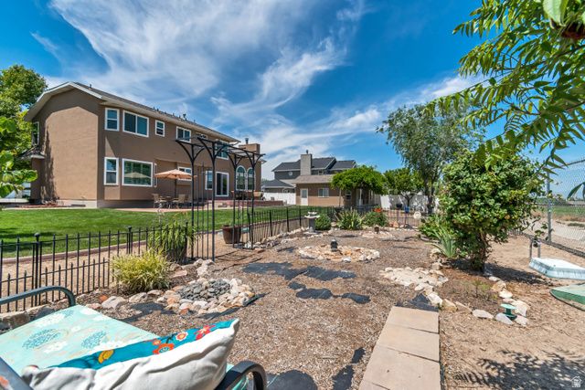 10143 S MEMORIAL DR, South Jordan, UT 84095