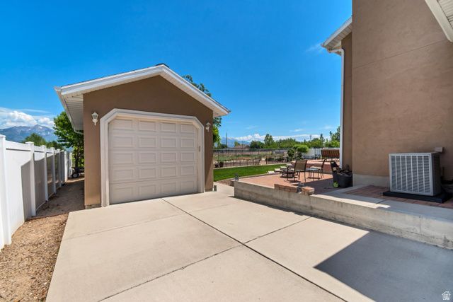 10143 S MEMORIAL DR, South Jordan, UT 84095