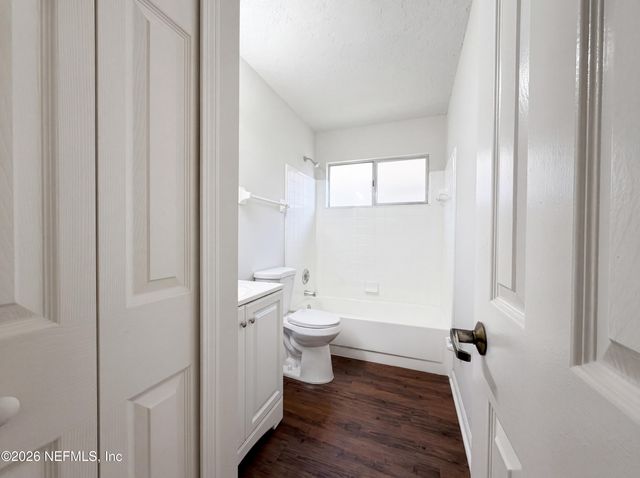 2512 TOWNSQUARE Drive, Jacksonville, FL 32216