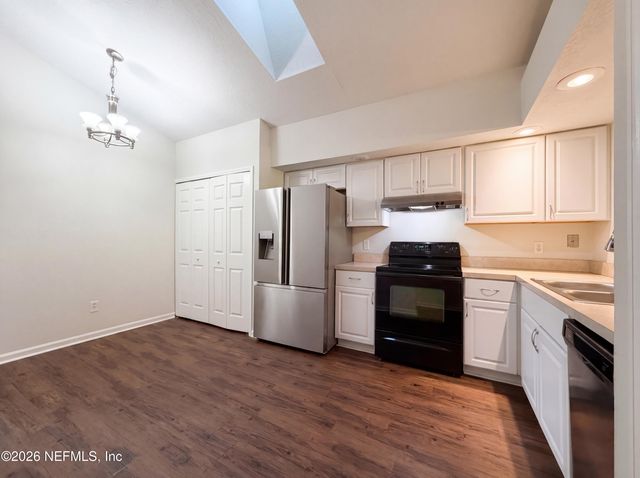2512 TOWNSQUARE Drive, Jacksonville, FL 32216