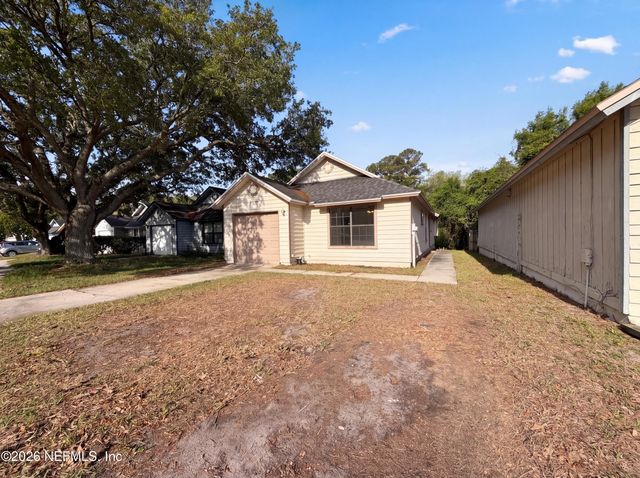 2512 TOWNSQUARE Drive, Jacksonville, FL 32216